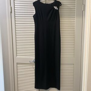 SLNY formal black dress. Size 12.🖤